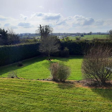 4 Bedroom, 15 Min To Limerick City Quiet Retreat. Kültér fotó