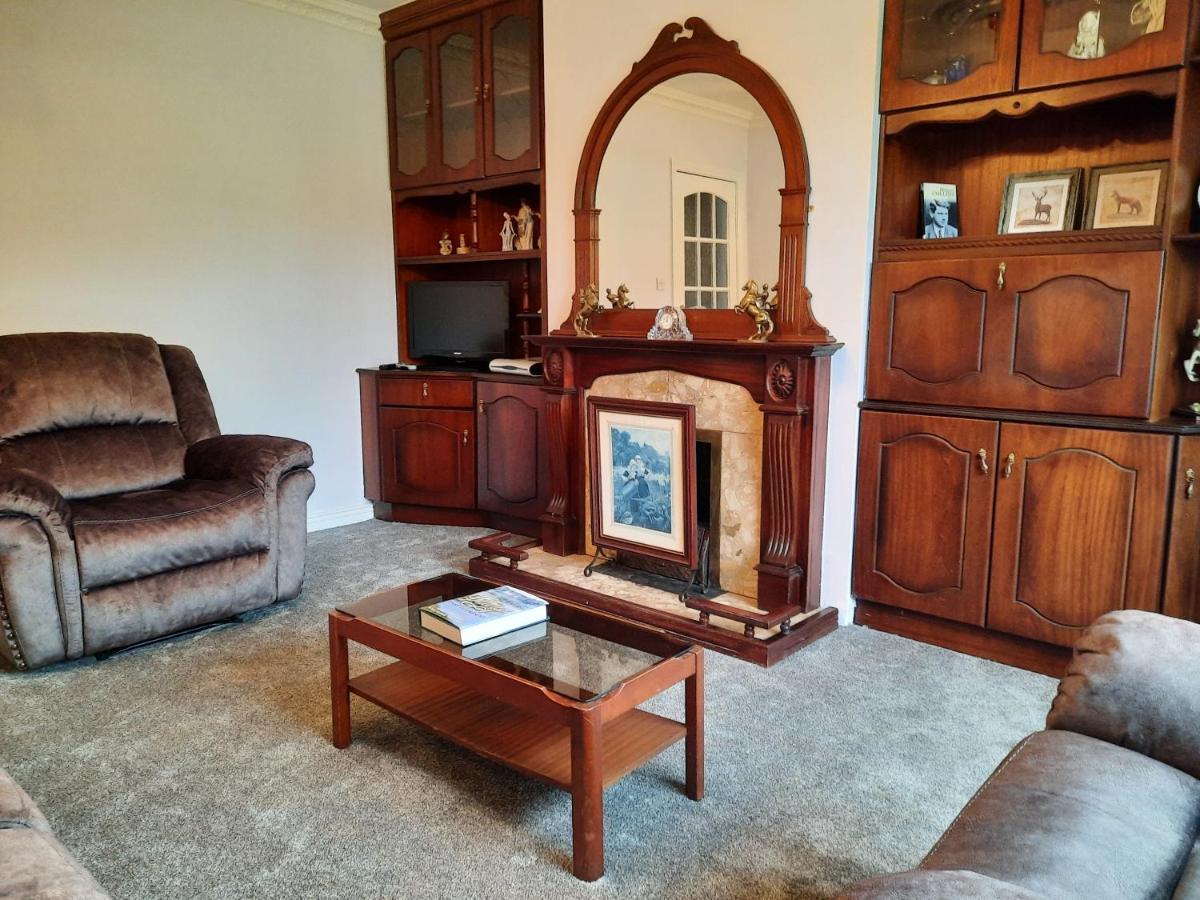 4 Bedroom, 15 Min To Limerick City Quiet Retreat. Kültér fotó