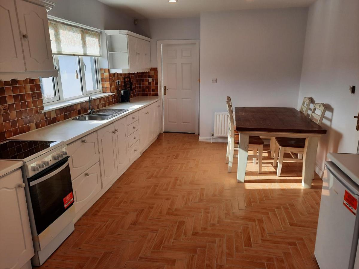 4 Bedroom, 15 Min To Limerick City Quiet Retreat. Kültér fotó