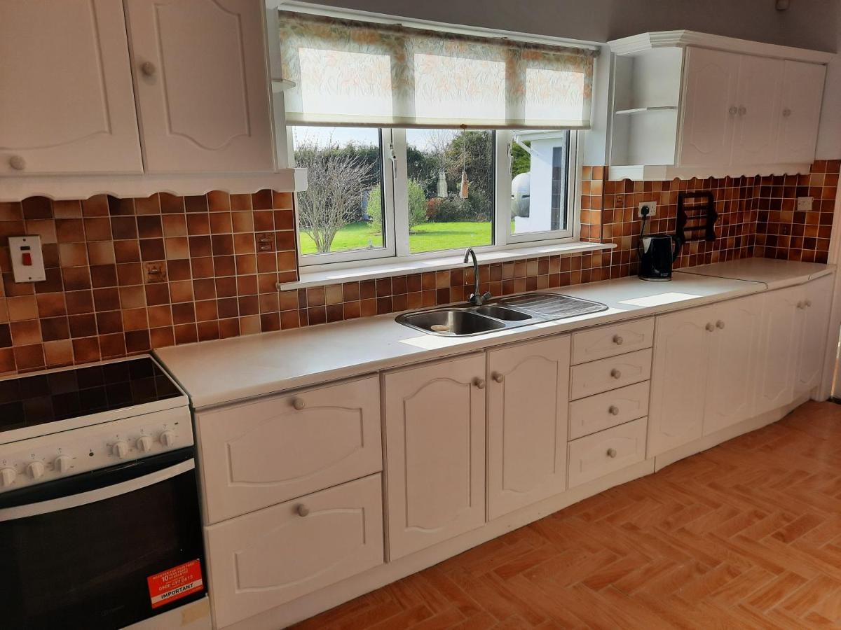 4 Bedroom, 15 Min To Limerick City Quiet Retreat. Kültér fotó